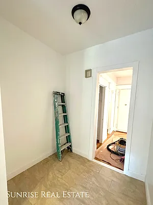 Rented by Sunrise Real Estate | media 22