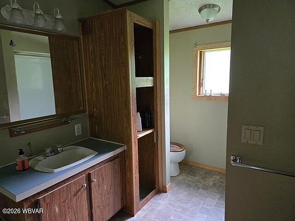 5th image of 315 W Brown St