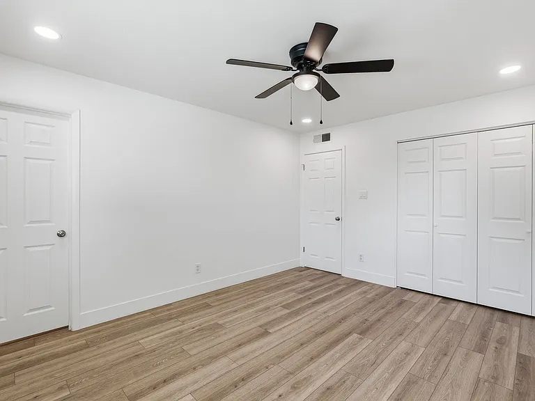 209 E Cairo Dr — Photo 22
