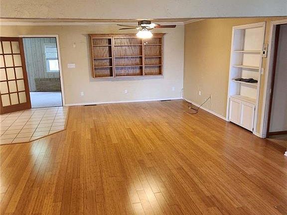 4th image of 1040 Hughes St
