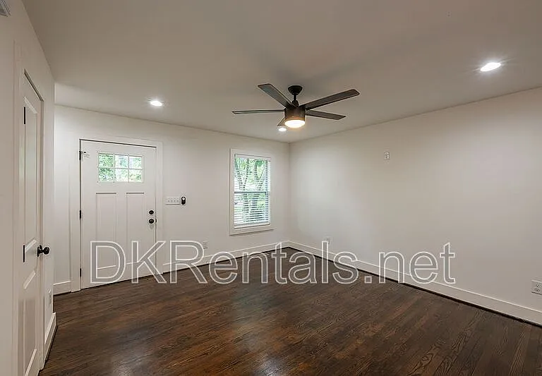 737 Helen St NW — Photo 8