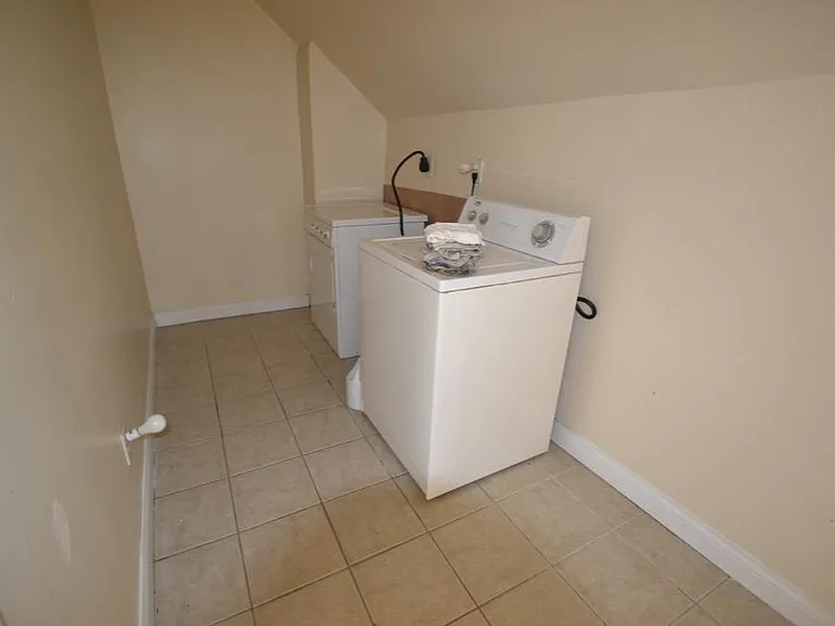2542 Reading Rd #2 — Photo 9