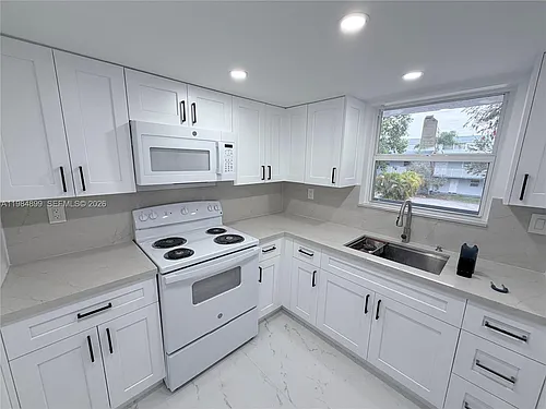9365 Fontainebleau Blvd Photo 1