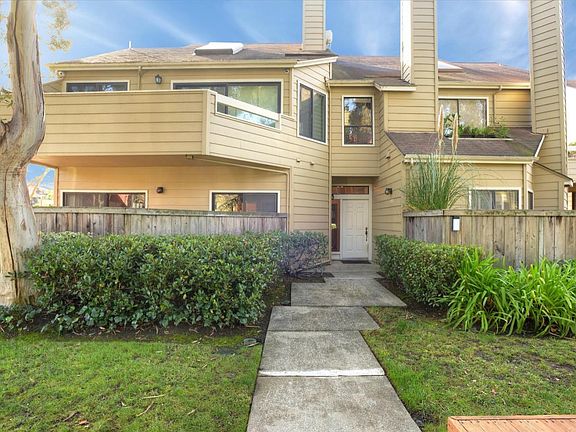 4th image of 1074 Shoreline Dr