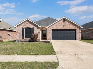 12233 Hunters Knoll Dr, Fort Worth, TX 76115