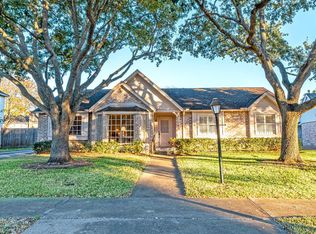 2115 Crystal Hills Dr, Houston, TX 77077