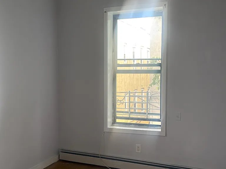 1110 Fteley Ave #2R — Photo 12