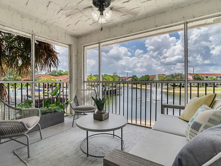 Arbor Oaks Apartments & Townhomes — Photo 21