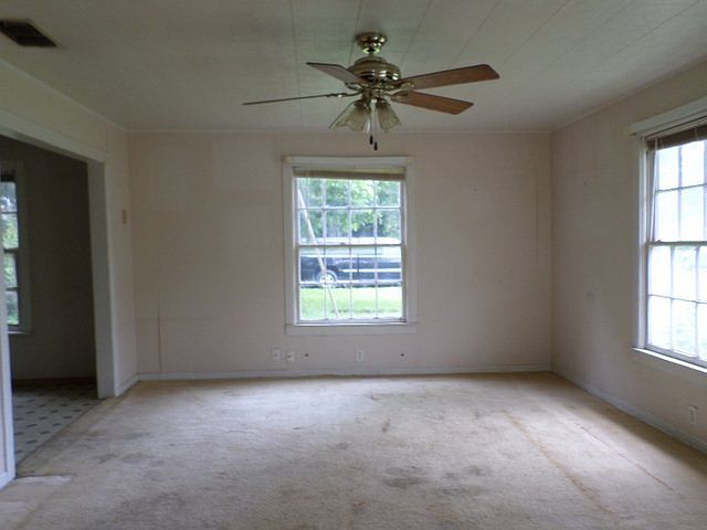 2nd image of 909 N Walnut St