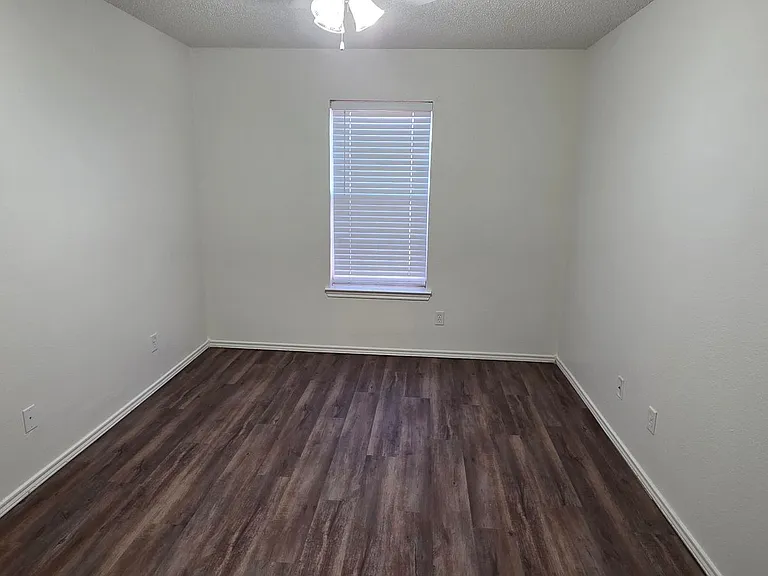 Autumn Ridge 2 BR/2 BA — Photo 22