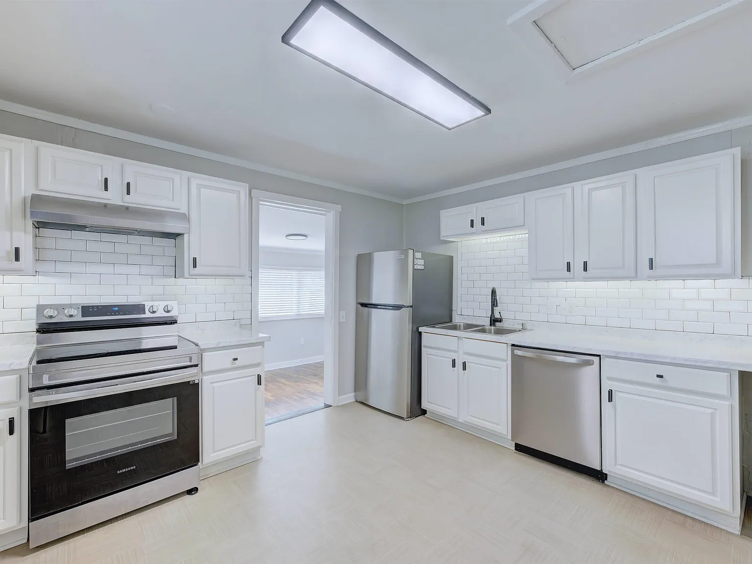 2 bed, 900 sqft, $1,425 — Photo 2