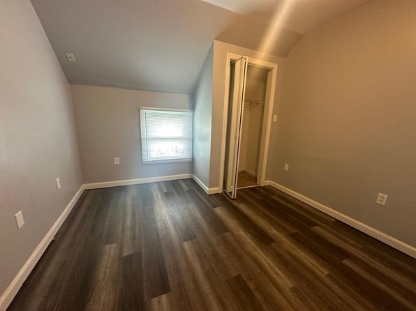 692 Plymouth Ave #3, Fall River, MA 02721