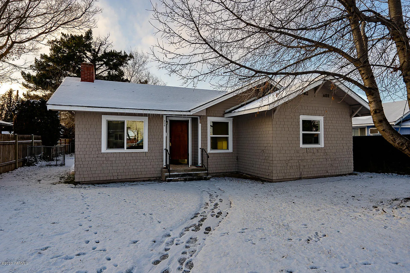208 Avenue D photo 1