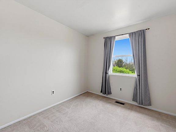 4th image of 323 Astor Ct