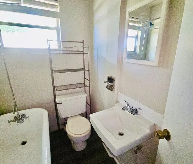 1105 Polk St — Photo 15