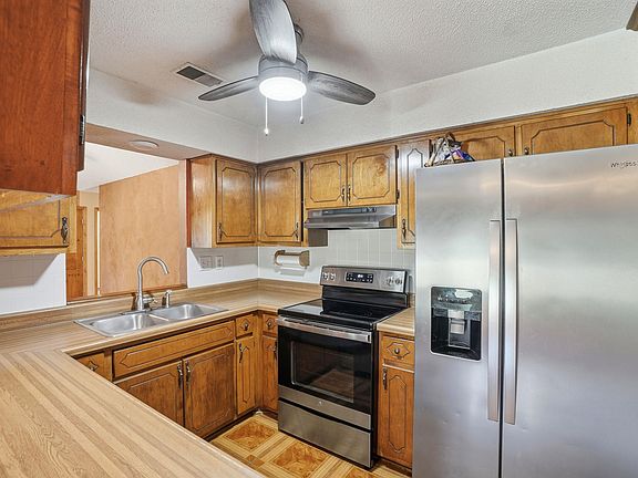5th image of 324 John King Rd