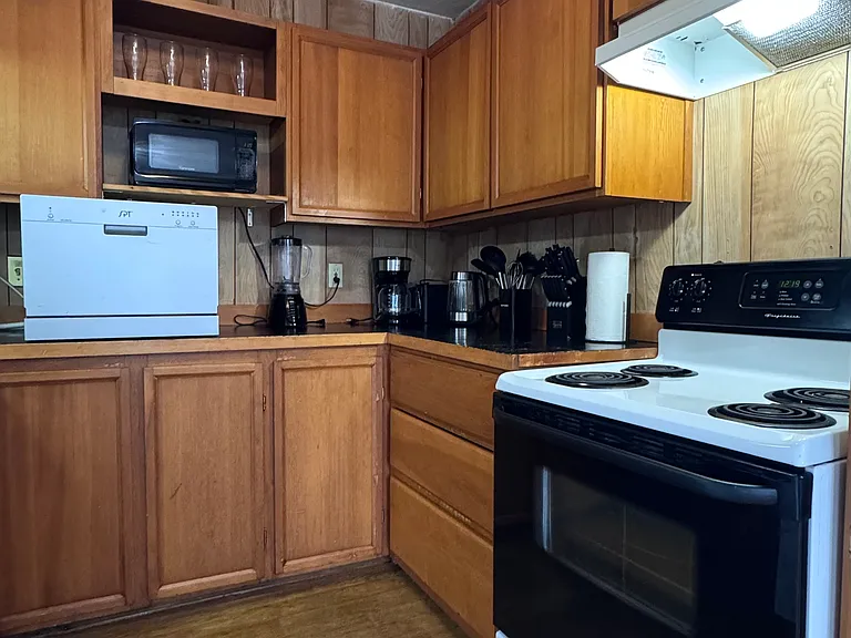 438 Pleasant St #3 — Photo 10