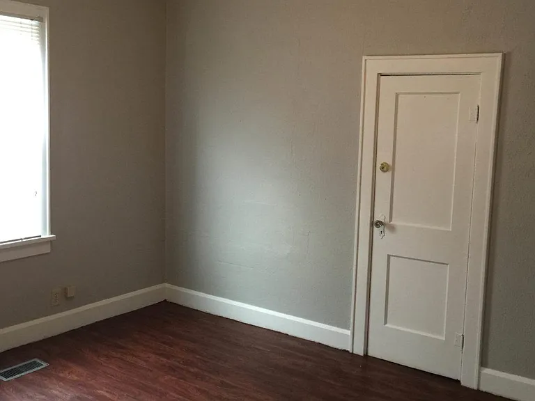 1124 W Marsh St — Photo 5