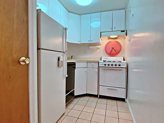 4th image of 64 W 69th St #1N