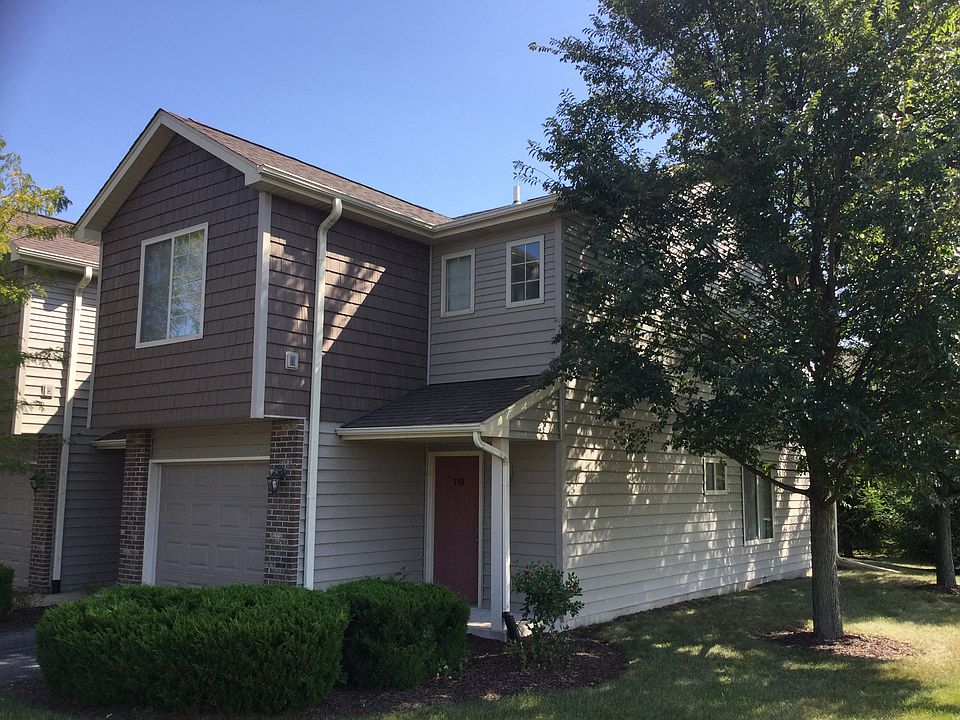 Awesome end unit with lots of windows and daylight!