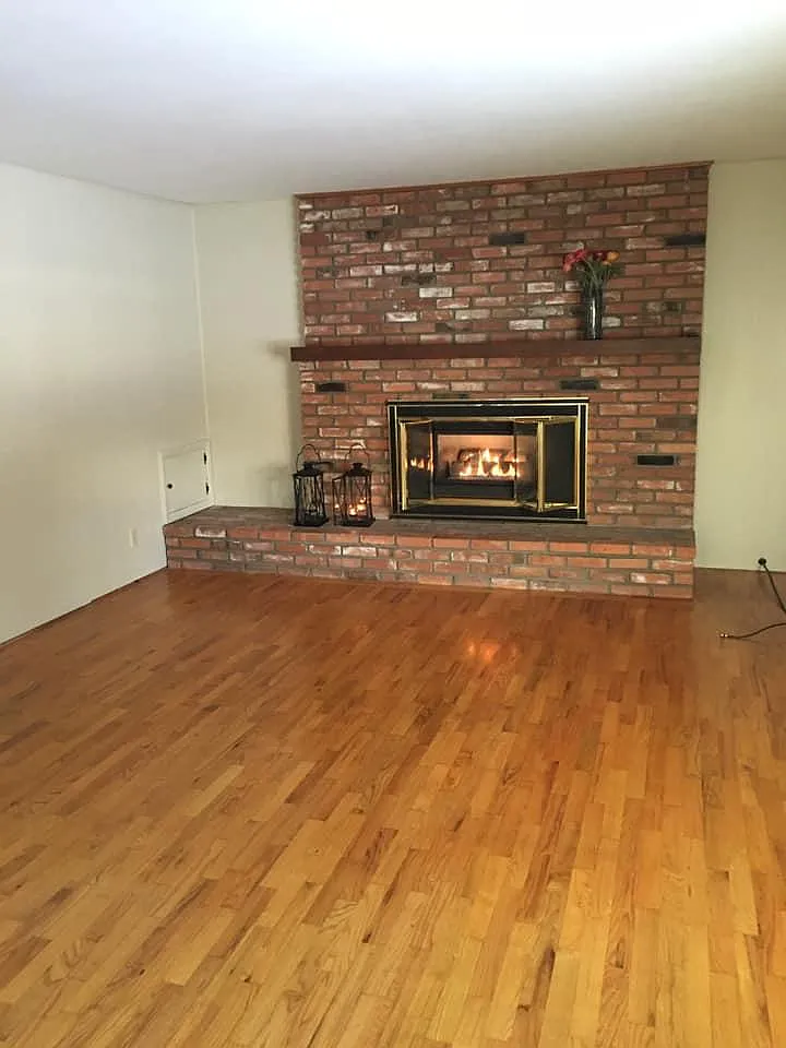 Large Family Room with hardwood floors and gas Fireplace. - 1914 Patricia Ln