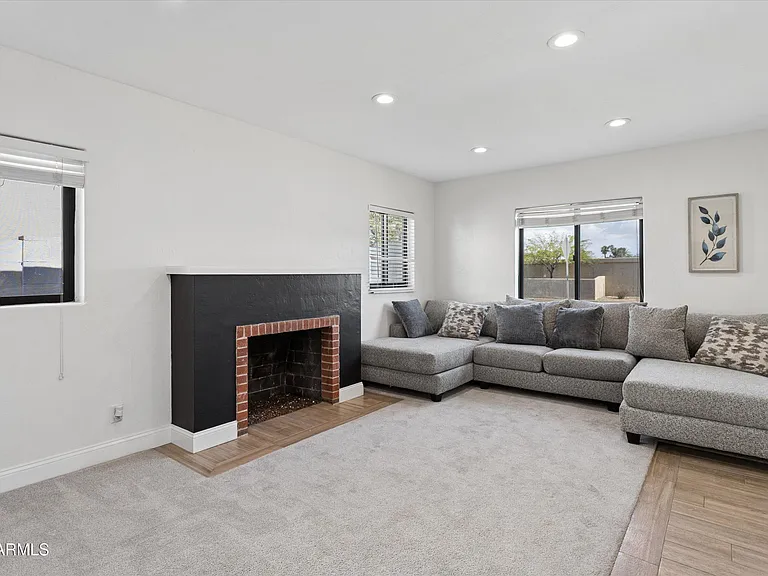 926 W Moreland St — Photo 4