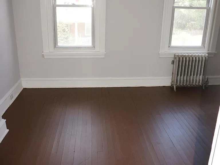 124 Knox St — Photo 13