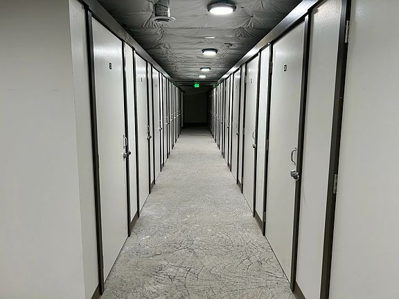 4th image of 3817 Elwood Ave #211