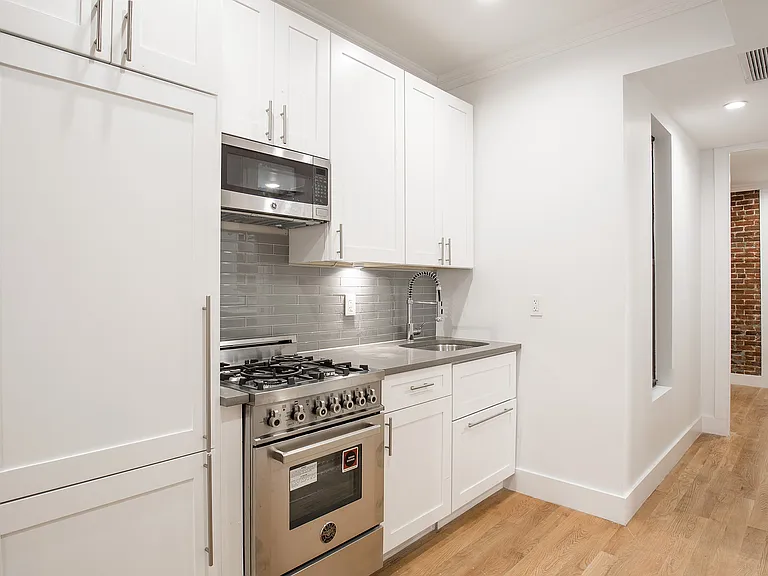 234 E 24th St #4RW — Photo 7