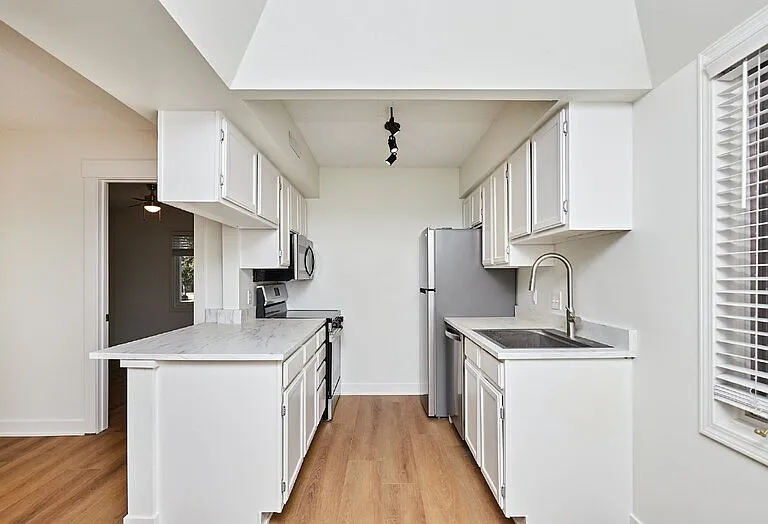 5221 Boulder Dr #5 — Photo 2