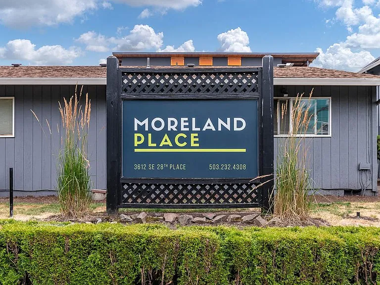 Moreland Place Apartments — Photo 30