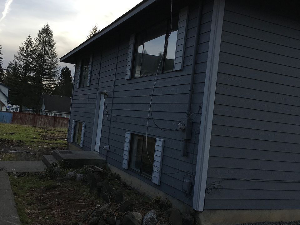 1st image of 102 E Grand St