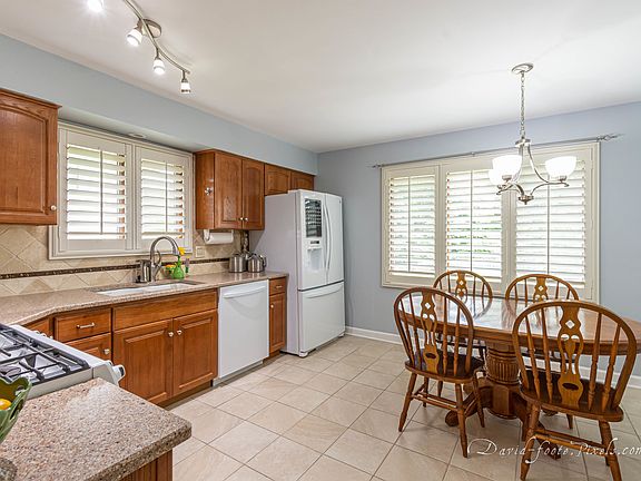 3rd image of 7912 Glen Ln