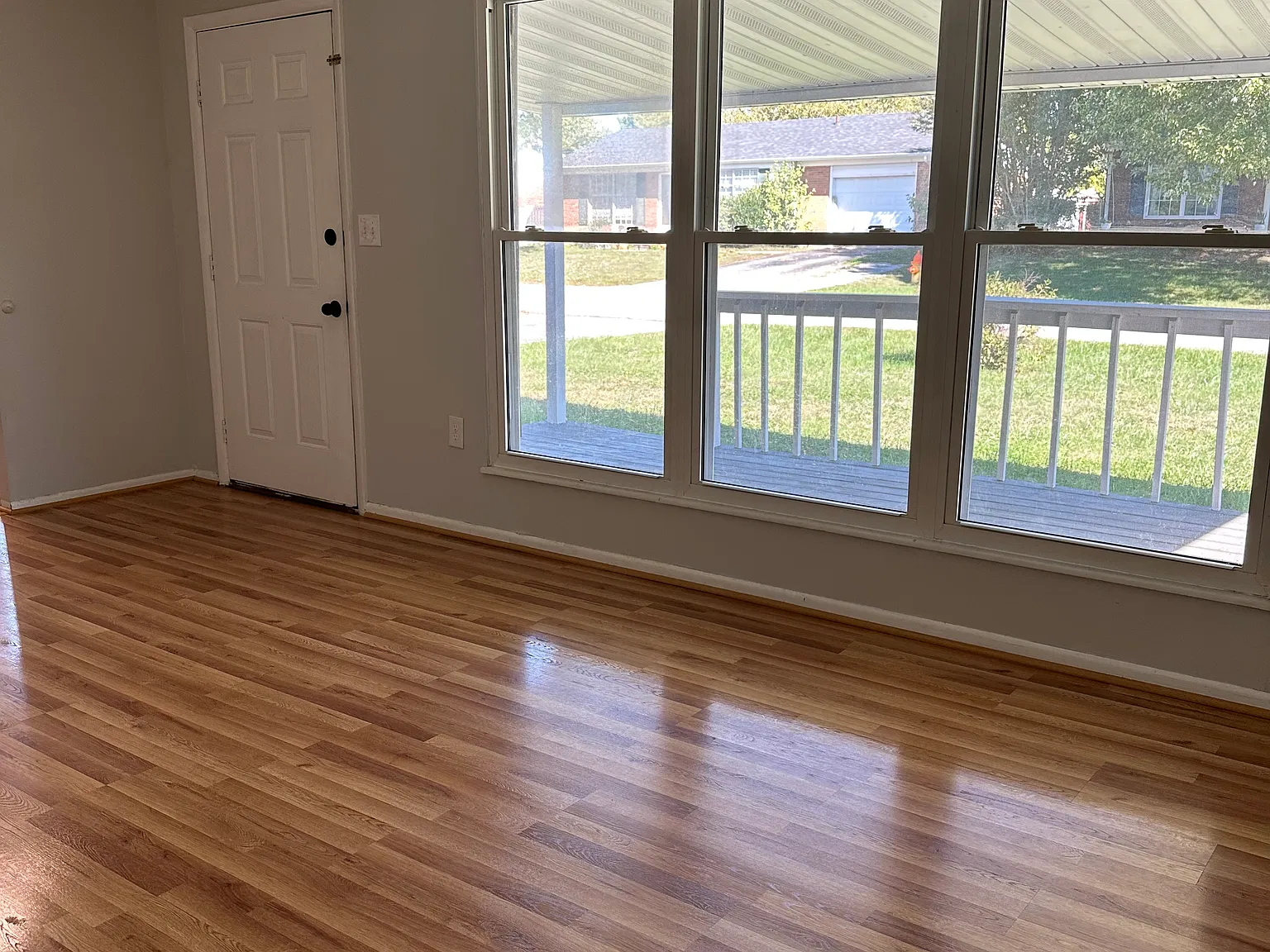 3 bed, 1004 sqft, $1,300 — Photo 2