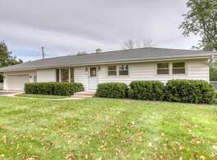 5602 W Calumet Rd, Milwaukee, WI 53223