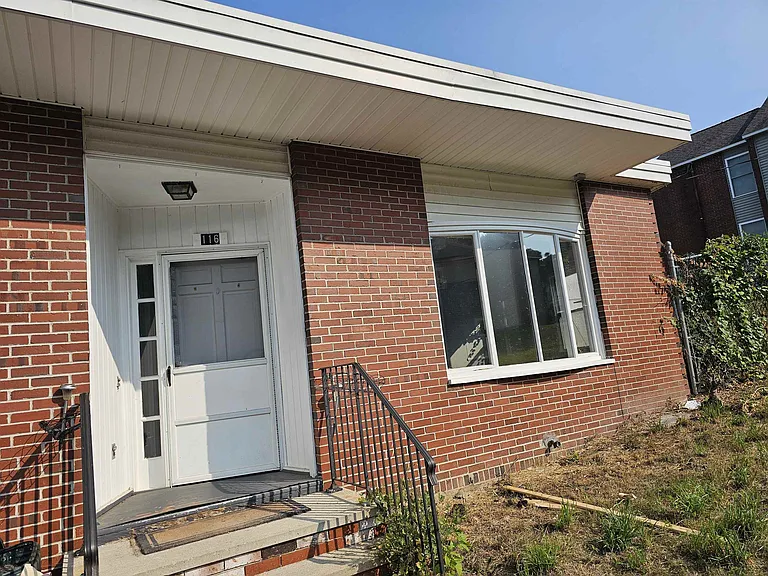 116 W High St — Photo 2