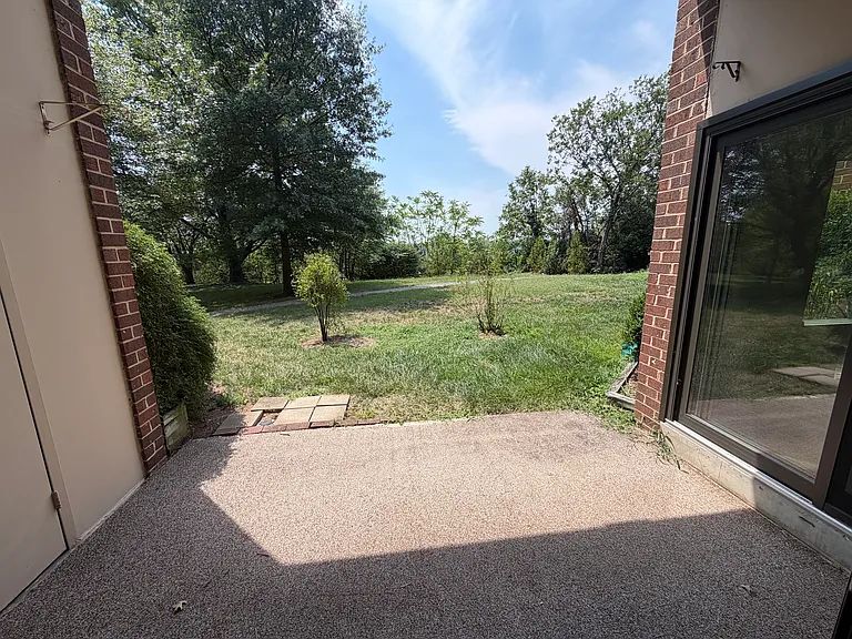 100 Roberts Ln #101 — Photo 28