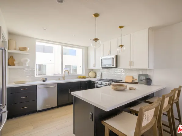 11222 W Victory Blvd #2, North Hollywood, CA 91606