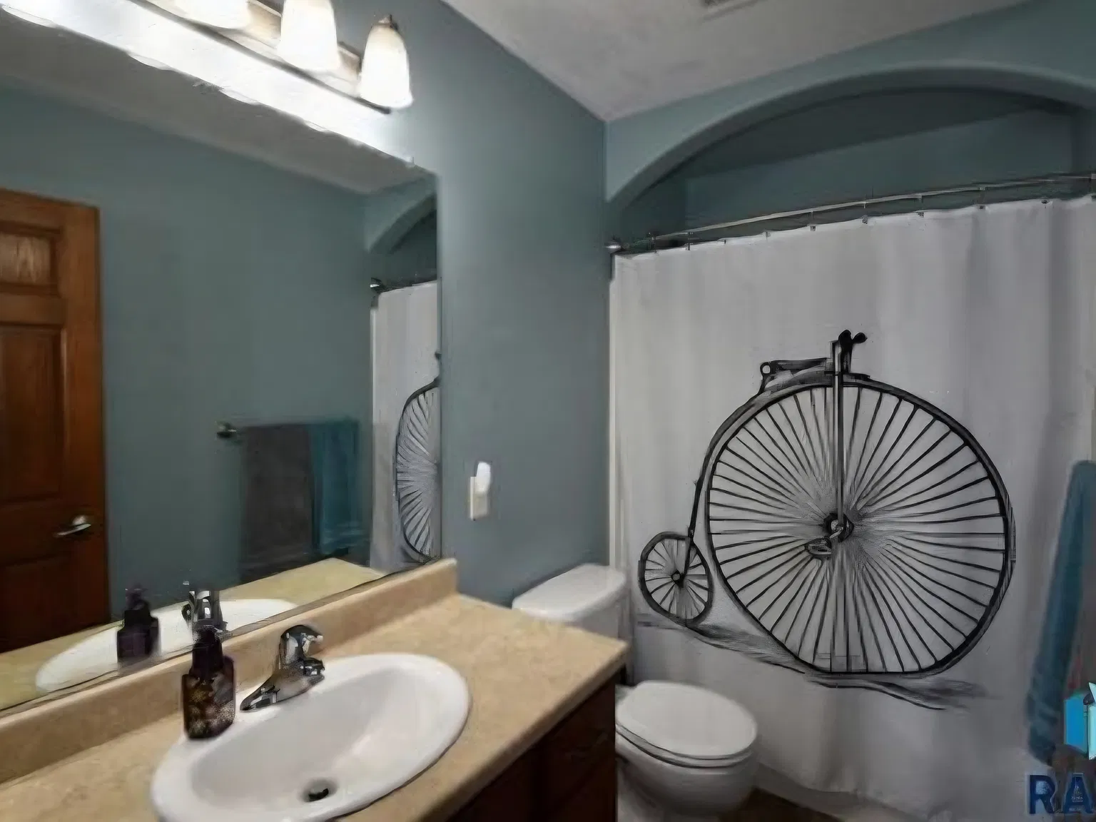 4 bed, 1805 sqft, $2,200 — Photo 4