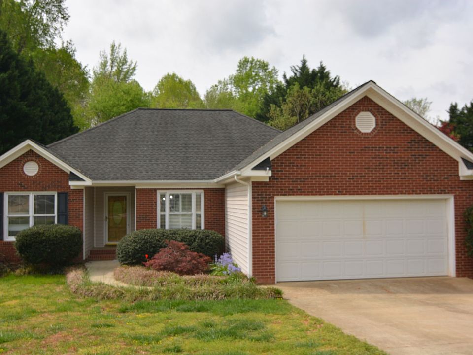 1st image of 203 Briarwood Dr
