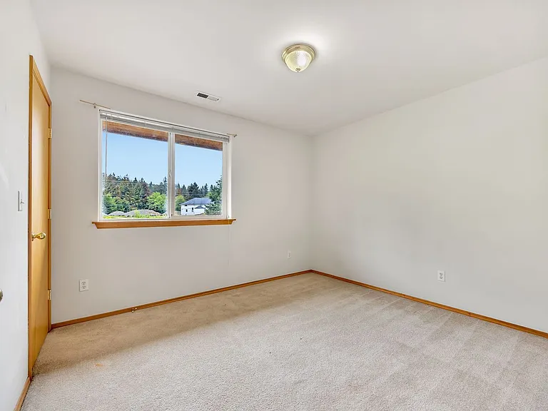 90560 Logan Rd ~ Meiners 26-0215DME01 — Photo 25
