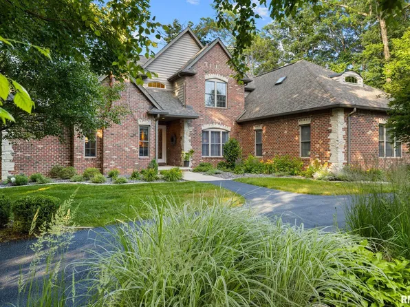 88 Waldheim Rd, Morton, IL 61550