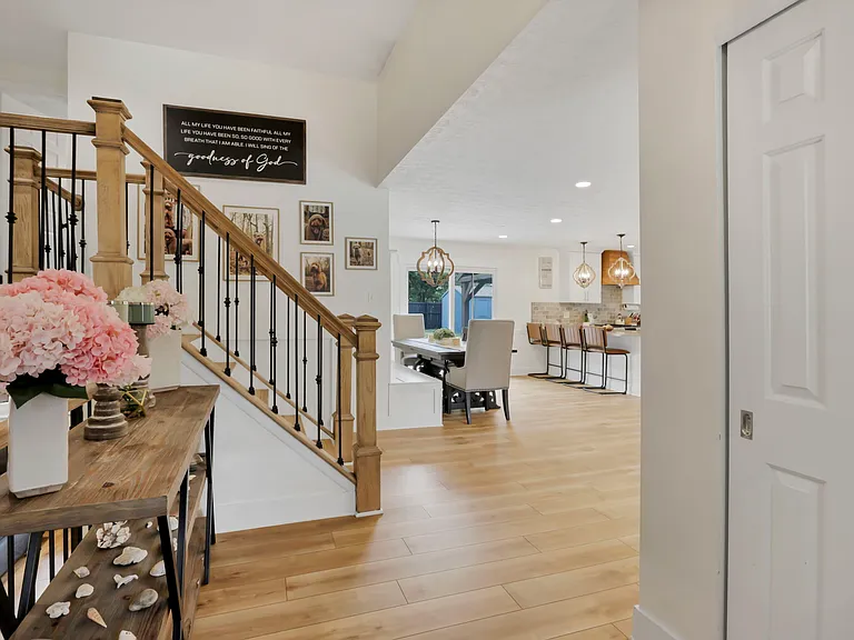 548 Theori Ave — Photo 7
