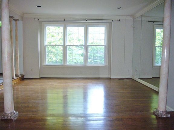 3rd image of 5938 Maplewood Park Pl