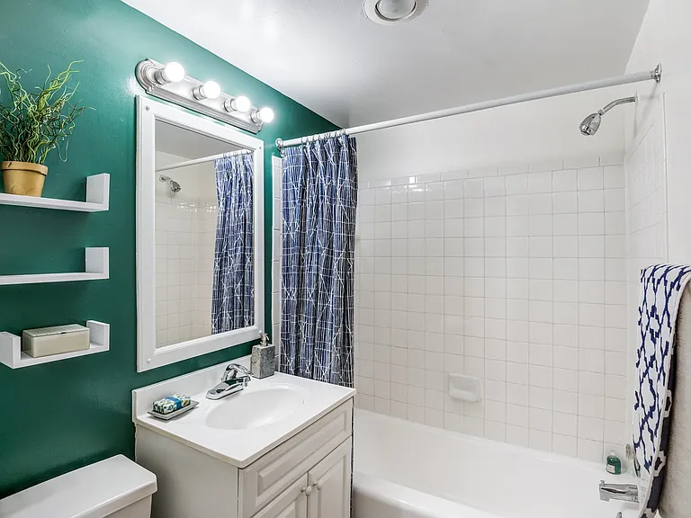 Lynbrook at Mark Center Apartment Homes — Photo 7