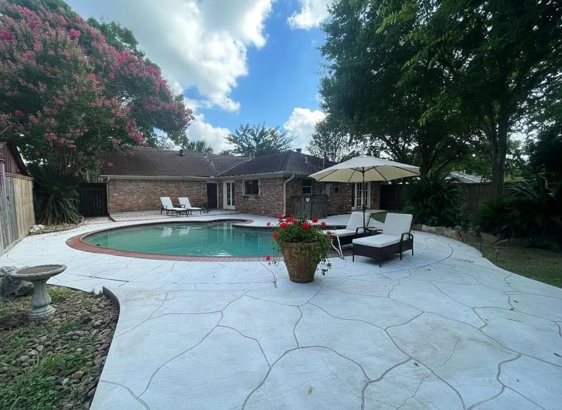 3 bed, 2.0 bath, 1992 sqft, $2,625 — Photo 1