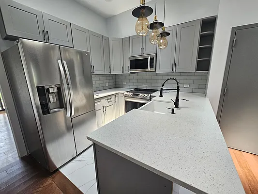 Rented by Amorelli Realty | media 10