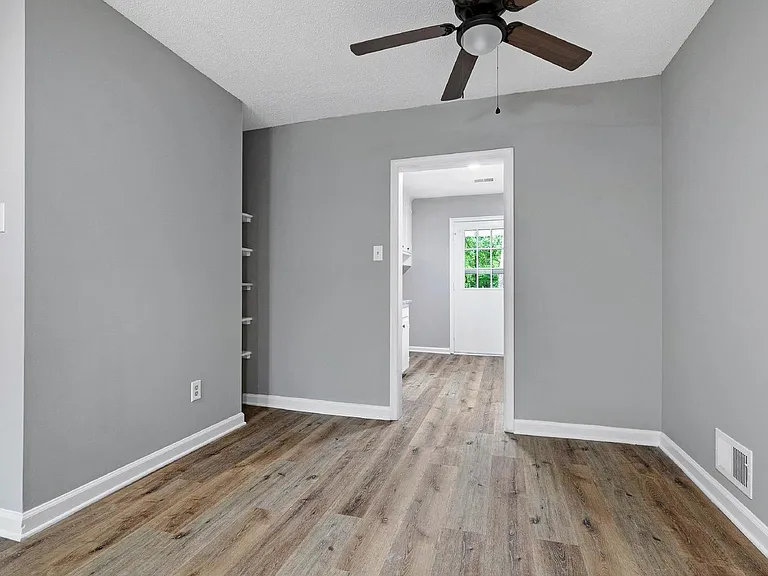 928 Jason Ct — Photo 8