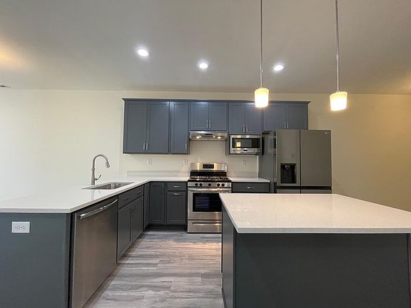 4th image of 38 Hillard Ln