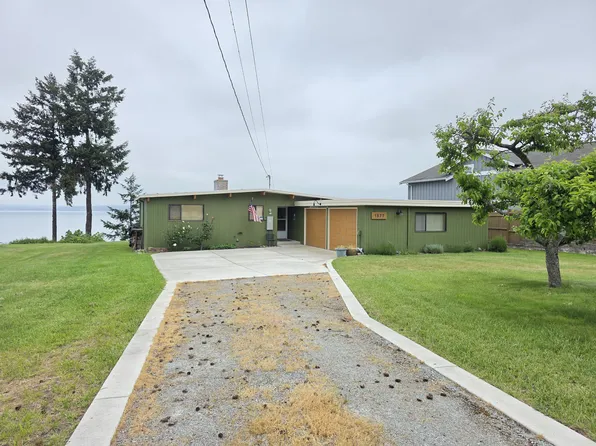 1577 Country Club Dr, Camano Island, WA 98282